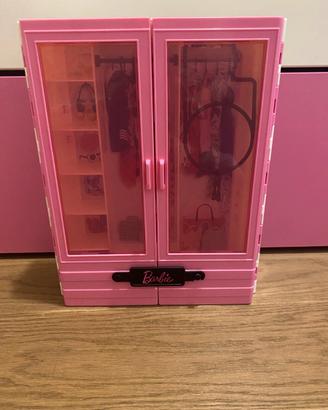 Armadio Barbie con accessori e vestiti inclusi