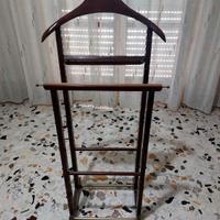 appendiabiti uomo morto 