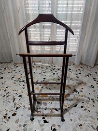 appendiabiti uomo morto 