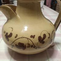 brocca dipinta a mano