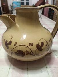 brocca dipinta a mano