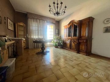 Appartamento di 150 m² con 4 locali a Massa