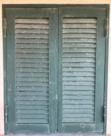 Persiana in ferro e finestra in legno