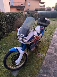 Moto Honda Africa Twin 750