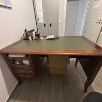 Scrivania legno e libreria