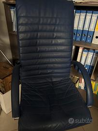 Poltrona ufficio in pelle blu