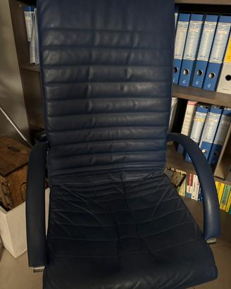 Poltrona ufficio in pelle blu