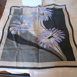 Christian Dior Foulard in seta