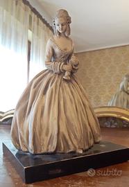 Damina in terracotta firmata da Bruno Tornati