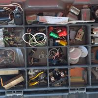 Componenti elettronici transistor condensatori