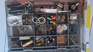 Componenti elettronici transistor condensatori