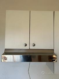 Pensile da cucina bianco e cappa
