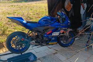 Yamaha r3 