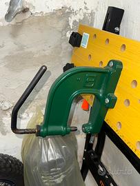 Perforatore manuale