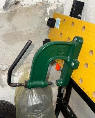 Perforatore manuale
