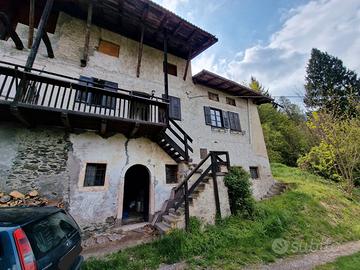 Casa con terreno a Frassilongo