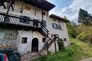 Casa con terreno a Frassilongo