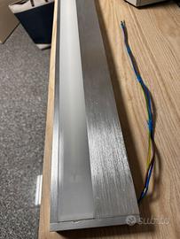 Mensola luminosa di alluminio