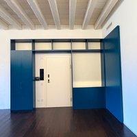 Libreria ingresso di medie dimensioni