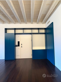 Libreria ingresso di medie dimensioni