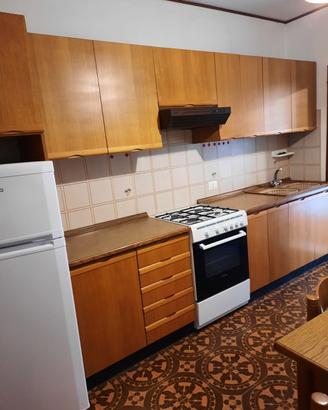 Cucina in legno: vendibile anche a singoli pezzi