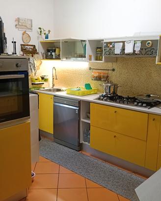 cucina usata adattabile a diverse misure 