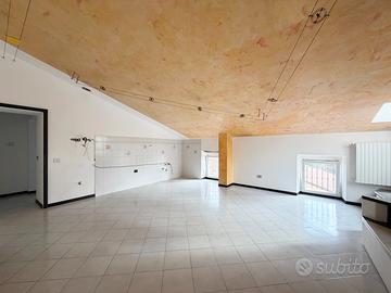 Appartamento con tre camere, Pistrino S223