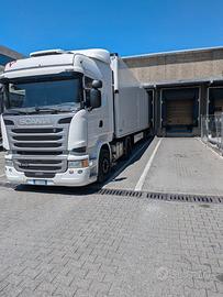 Trattore stradale Scania