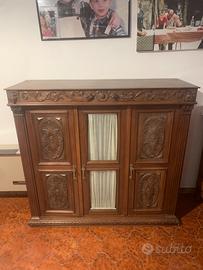 Mobile antico in legno