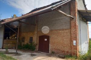 CASA SEMINDIPENDENTE A MONTICELLI PAVESE