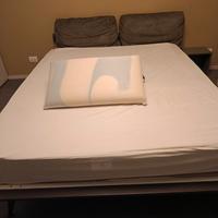 letto matrimoniale e materasso.