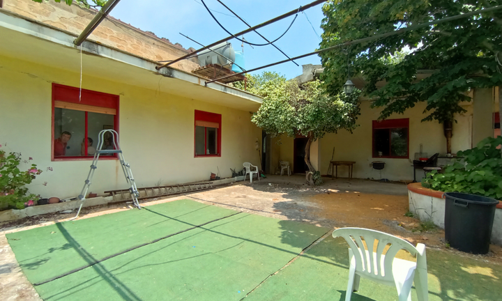 Casa collabente ( cat F2) 150 mq, terreno 6500 mq