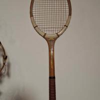 racchetta da tennis vintage in legno.