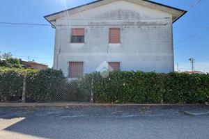 3 LOCALI A ARGENTA