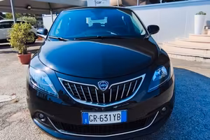 Lancia Ypsilon 1.0 Bz 70 Cv Hybrid Gold