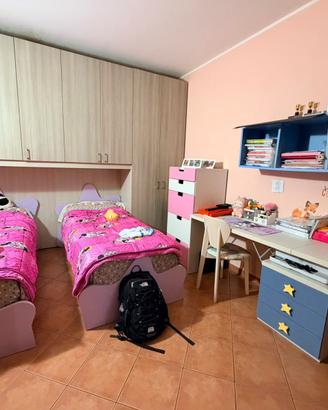 Cameretta con 2 lettibi e scrivania doppia 
