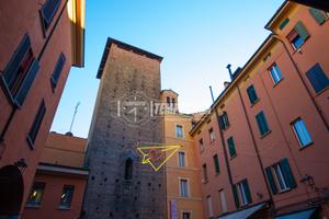 NEGOZIO DI 200 MQ RISTRUTTURATO NEL CUORE DI BOLOG