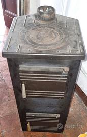 Stufa a legna in ghisa