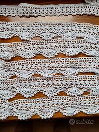 bordure di pizzo all'uncinetto color bianco 