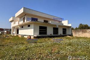 Locale commerciale 270 mq + cortile di 330 mq