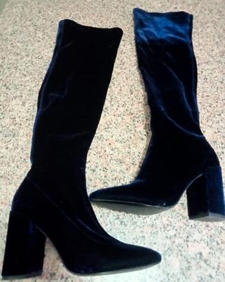 Stivali in velluto blu sopra il ginocchio
