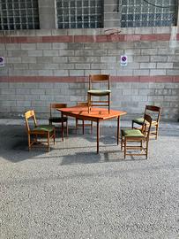 TAVOLO ALLUNGABILE  E SEI SEDIE VINTAGE IN QUERCIA