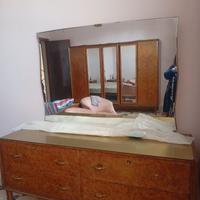 Camera da letto vintage da restaurare