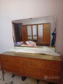 Camera da letto vintage da restaurare