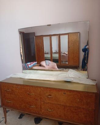 Camera da letto vintage da restaurare