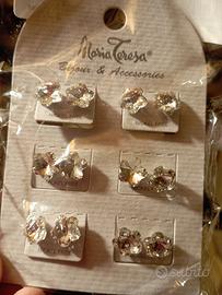 set di orecchini a forma di fiore