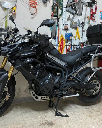Triumph Tiger 800 abs total black