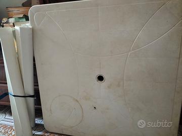 Tavolo in plastica bianco
