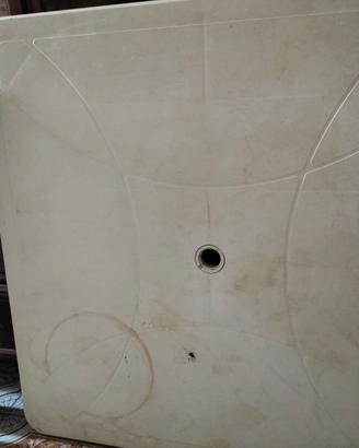 Tavolo in plastica bianco