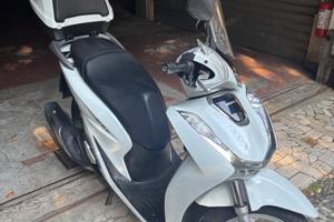 SH 125 Bianco anno 2020 km 35.200